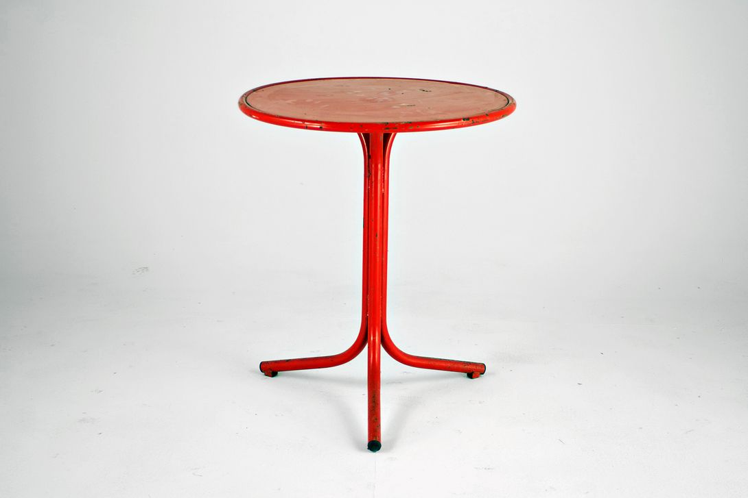 Foto Red Metal Garden Table h59x69