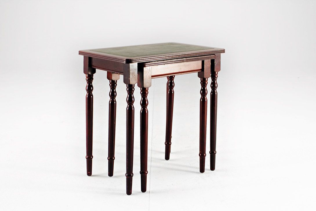 Foto Set of Empire Nesting Tables with Green Leather Top 1920 h48x45x30