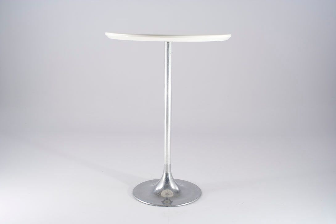 Foto (33517) High Table with Trumpet Base and White Round Top h110x80