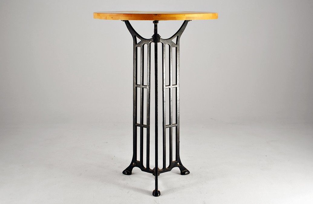 Foto Early Art Nouveau High Table h110x77