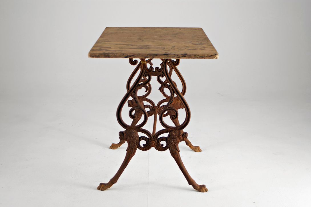 Foto Garden Table with Lion Head Base Marbel Top Germany 1880 h95x57x73