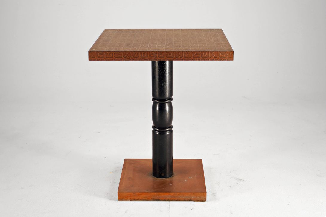 Foto Taverna Table with Embossed Copper Top Germany 1960 h70x58x58