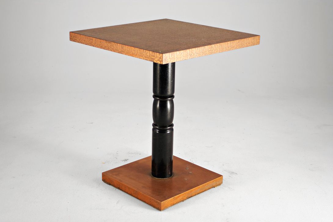 Foto Taverna Table with Embossed Copper Top Germany 1960 h70x58x58
