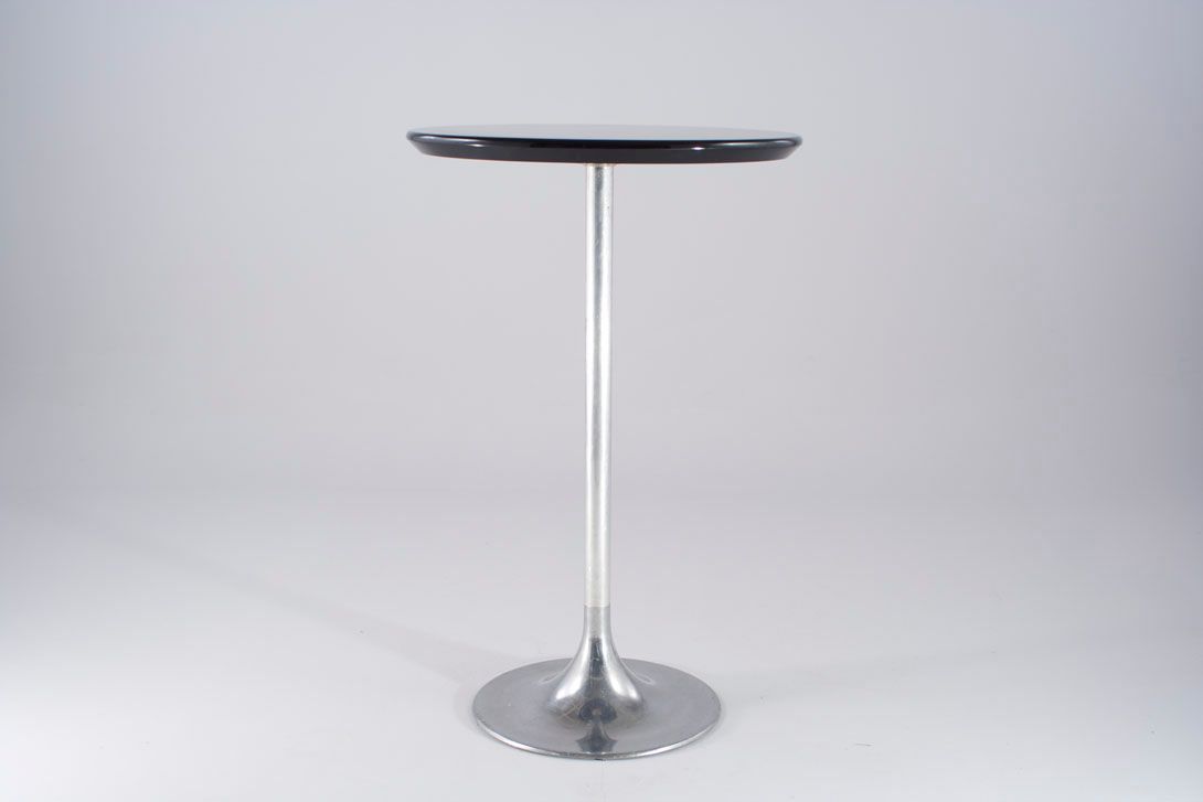 Foto (33521) High Table with Trumpet Base and Black Round Top h110x70 //