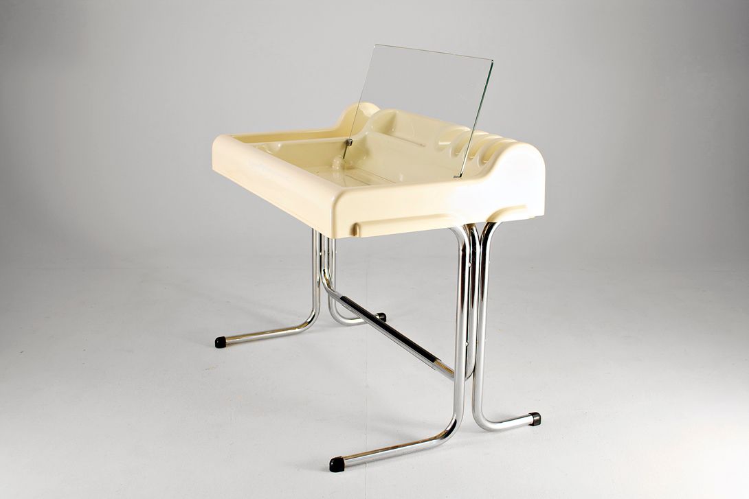 Foto Plastic Desk Orix for Molteni h64x100x83 //