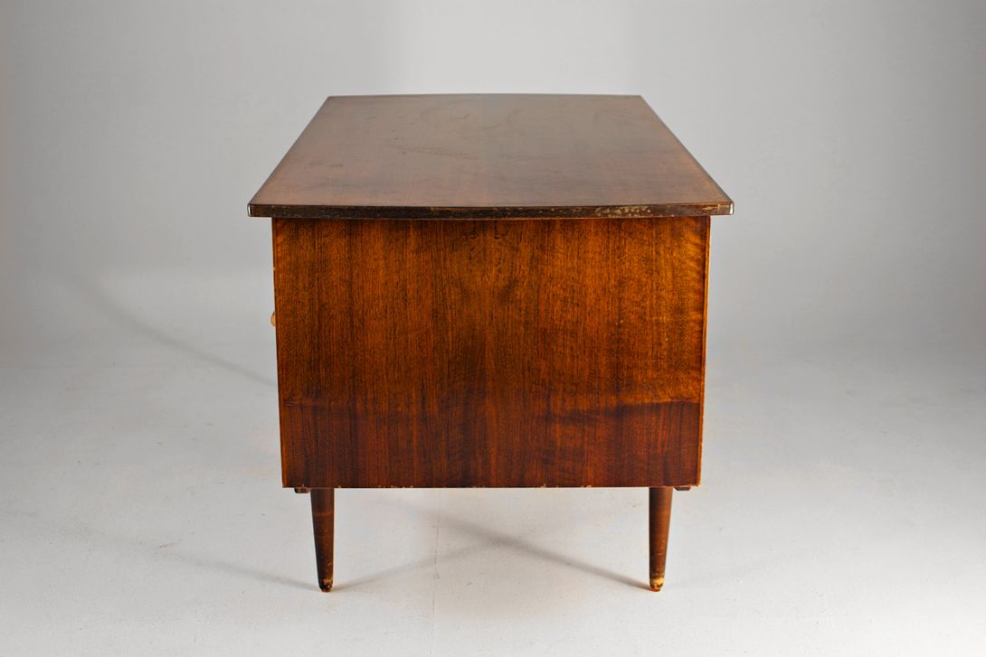 Foto Rosewood Desk Kai Kristiansen Denmark 1955 h75x140x75
