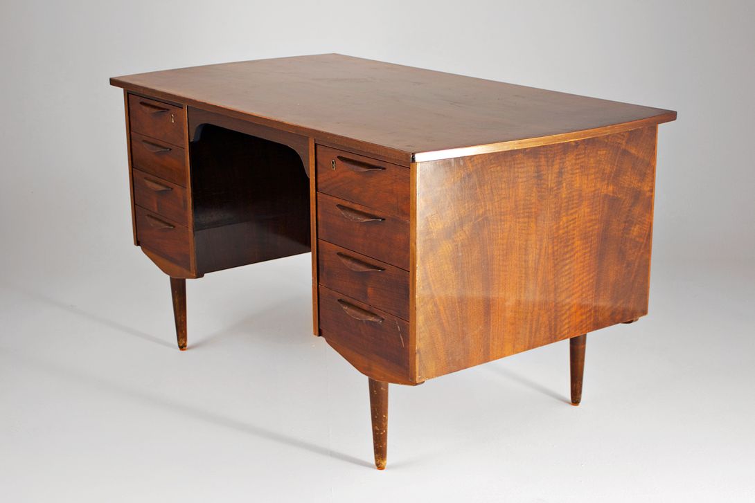 Foto Rosewood Desk Kai Kristiansen Denmark 1955 h75x140x75