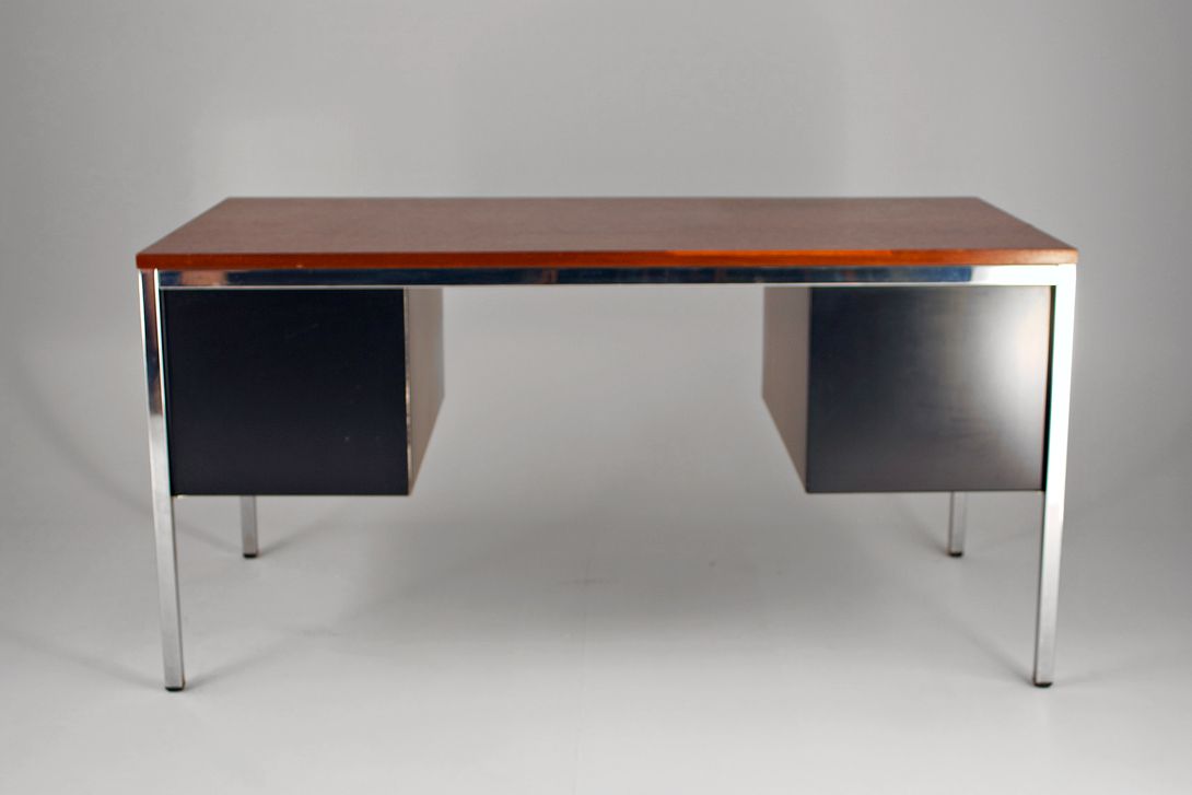 Foto Mauser Metall Desk with Cherrywood Top 1961 h78x156x80 //