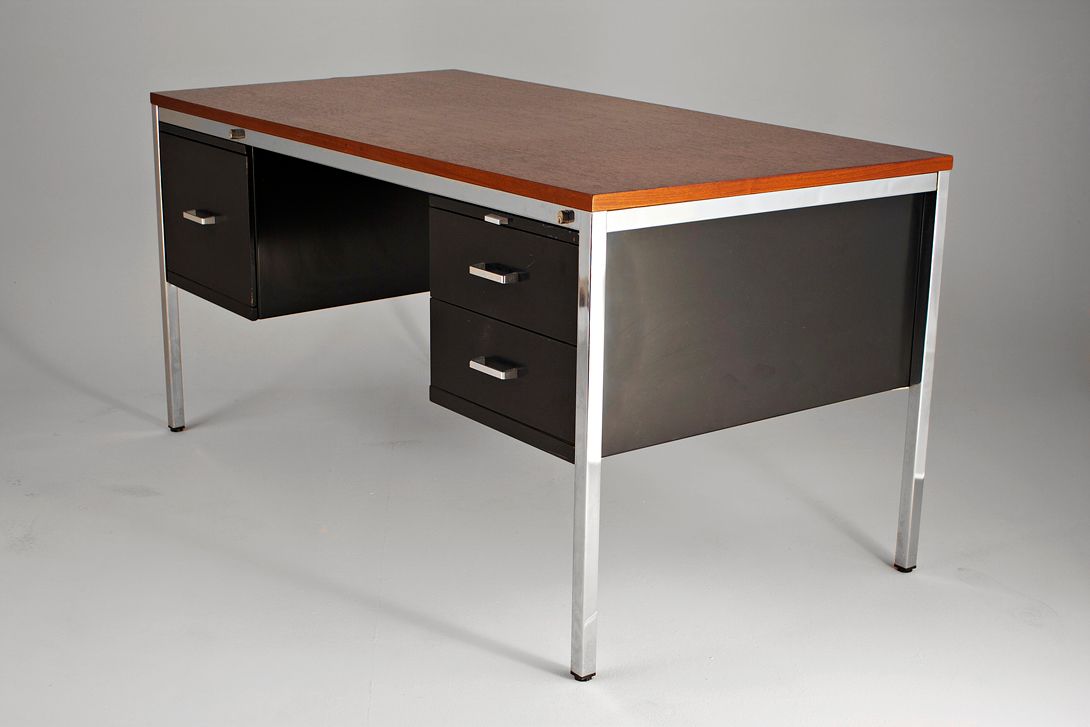 Foto Mauser Metall Desk with Cherrywood Top 1961 h78x156x80 //
