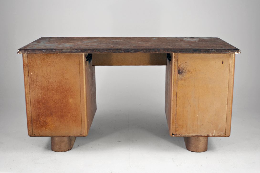 Foto Very Old Army Metal Desk 1950 h80x155x78