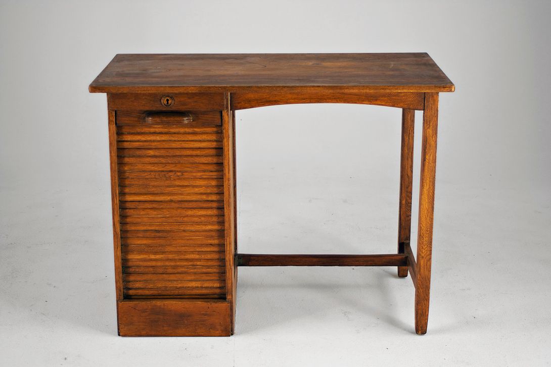 Foto Fragile Wooden Bureau Desk with Registry 1910 h90x49x68