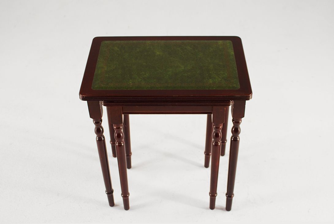 Foto Set of Empire Nesting Tables with Green Leather Top 1920 h48x45x30