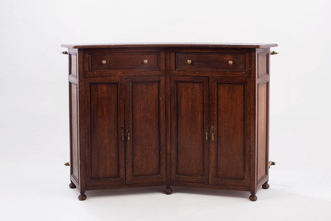 Foto Curved Oak Bar with Brass Cowcatchers 1895 h122x177x53