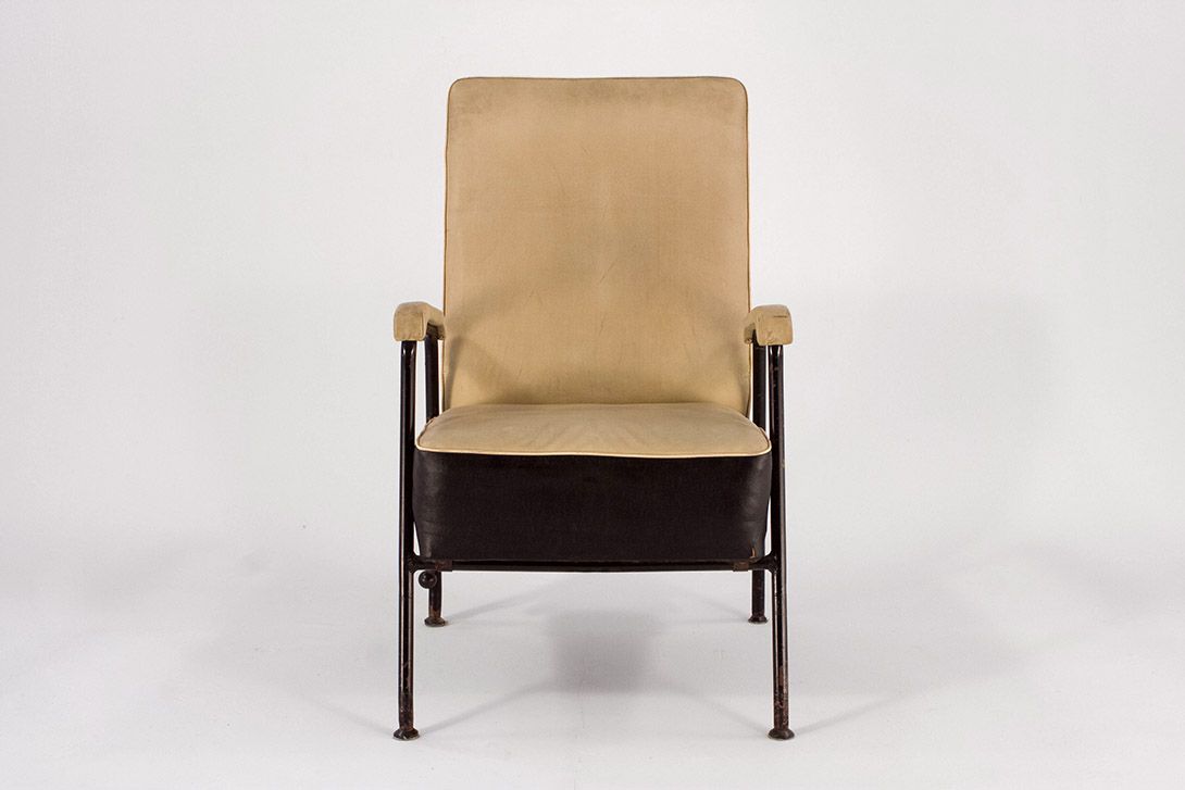 Foto Jean Prouvé Style Armchair