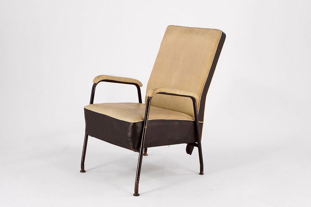 Foto Jean Prouvé Style Armchair