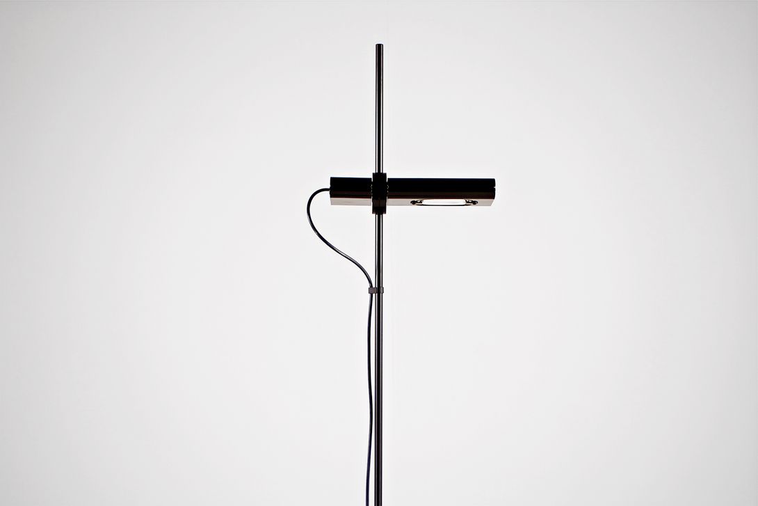 Foto Black Functional Floor Lamp Germany 1985 h190 C1+