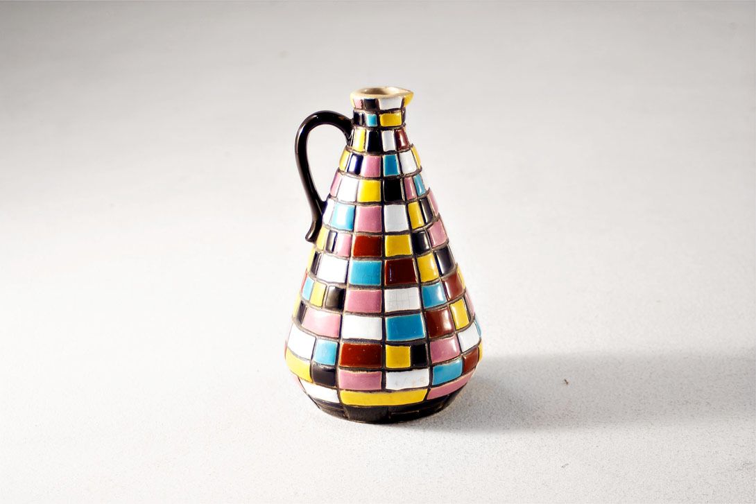 Foto Charming Conical Jug with Beautiful Mosaic Decor 1950 h20