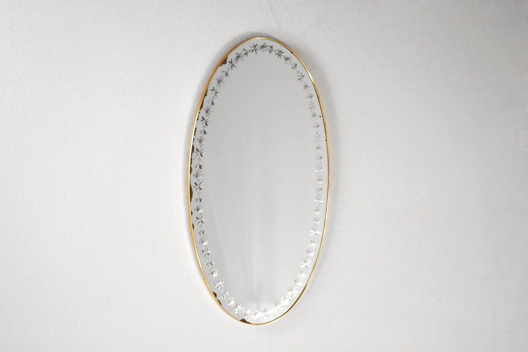 Foto Mirror Oval with Sharpened Flower Frame 1940
