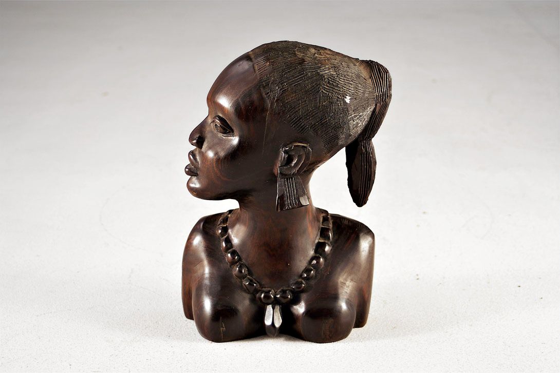Foto Carved Sculpture / Bust, African Woman looking at the right