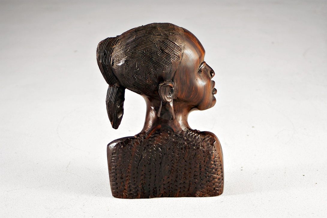 Foto Carved Sculpture / Bust, African Woman looking at the right