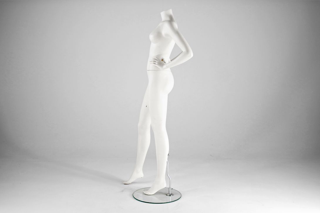 Foto Mannequin White Headless Female with 2 Bowed Arms 2010 //