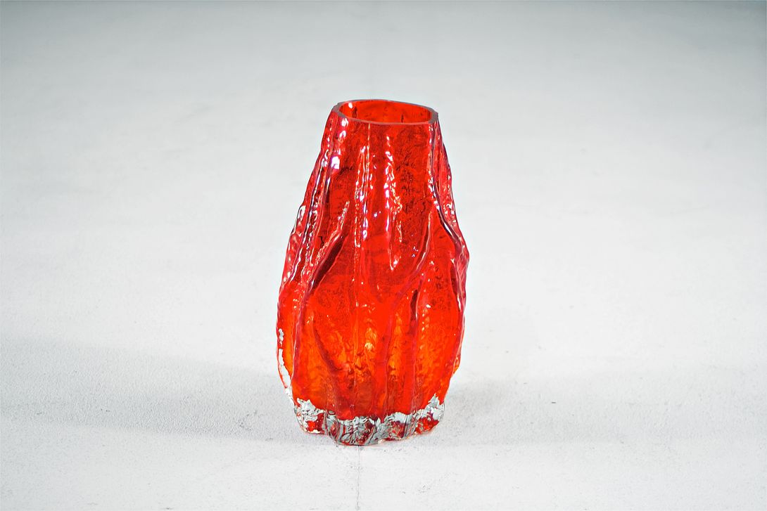 Foto Massive Red Lava Glass Vase h25