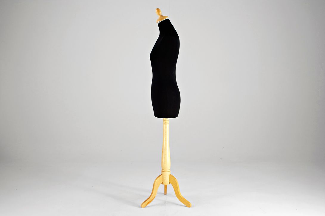 Foto Tailor&#8217;s Womens Dummy on beige Wooden Base 1970