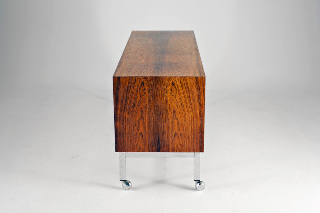 Foto German Rosewood Sideboard on Wheels 1965 w126