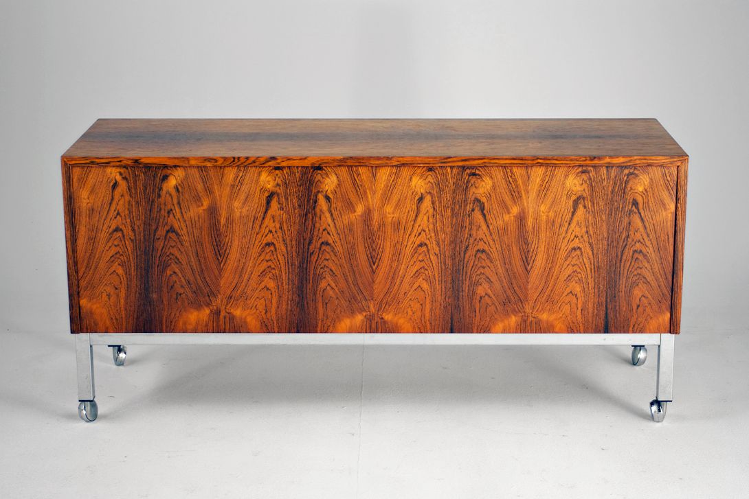 Foto German Rosewood Sideboard on Wheels 1965 w126