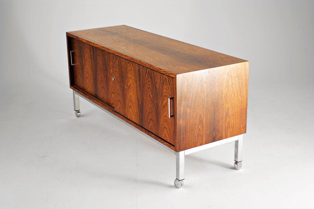 Foto German Rosewood Sideboard on Wheels 1965 w126
