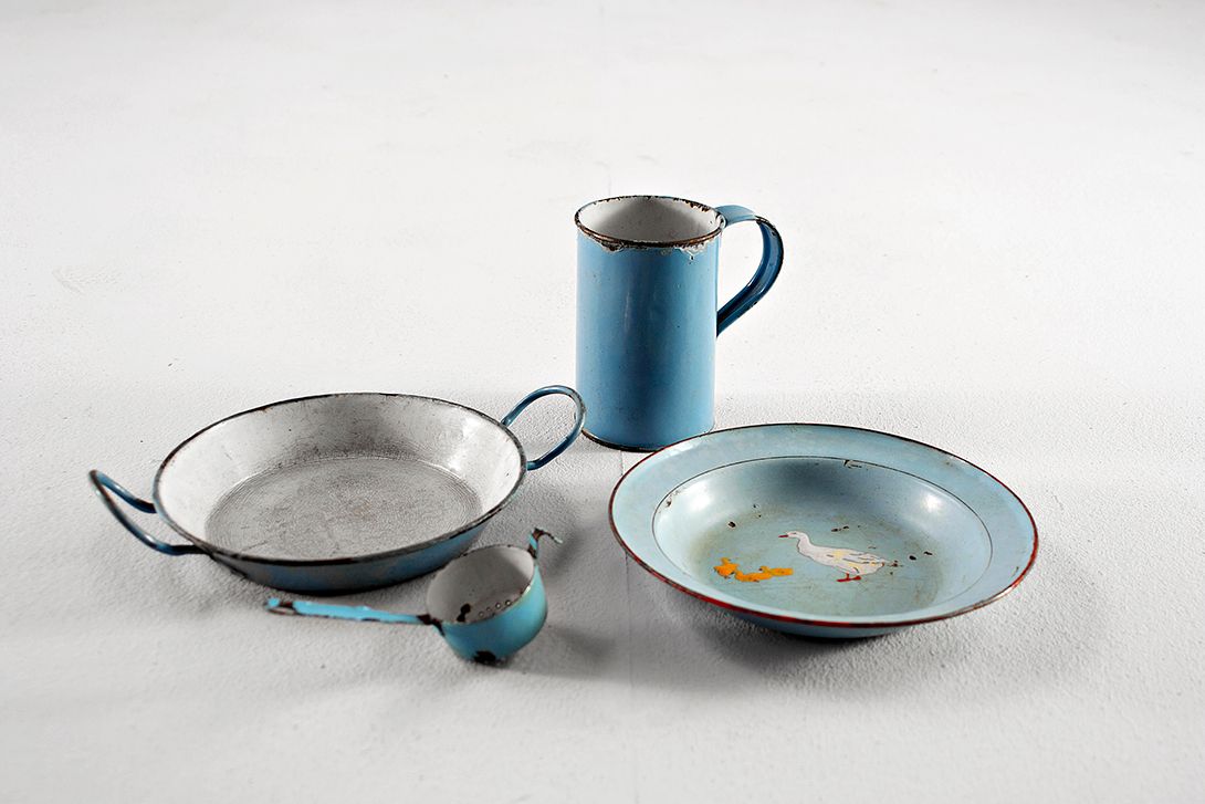 Foto Tin Dishes