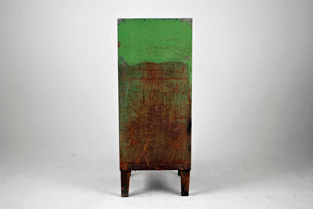 Foto Old Industrial Metal Shutter Cabinet 1938 h125x50x50