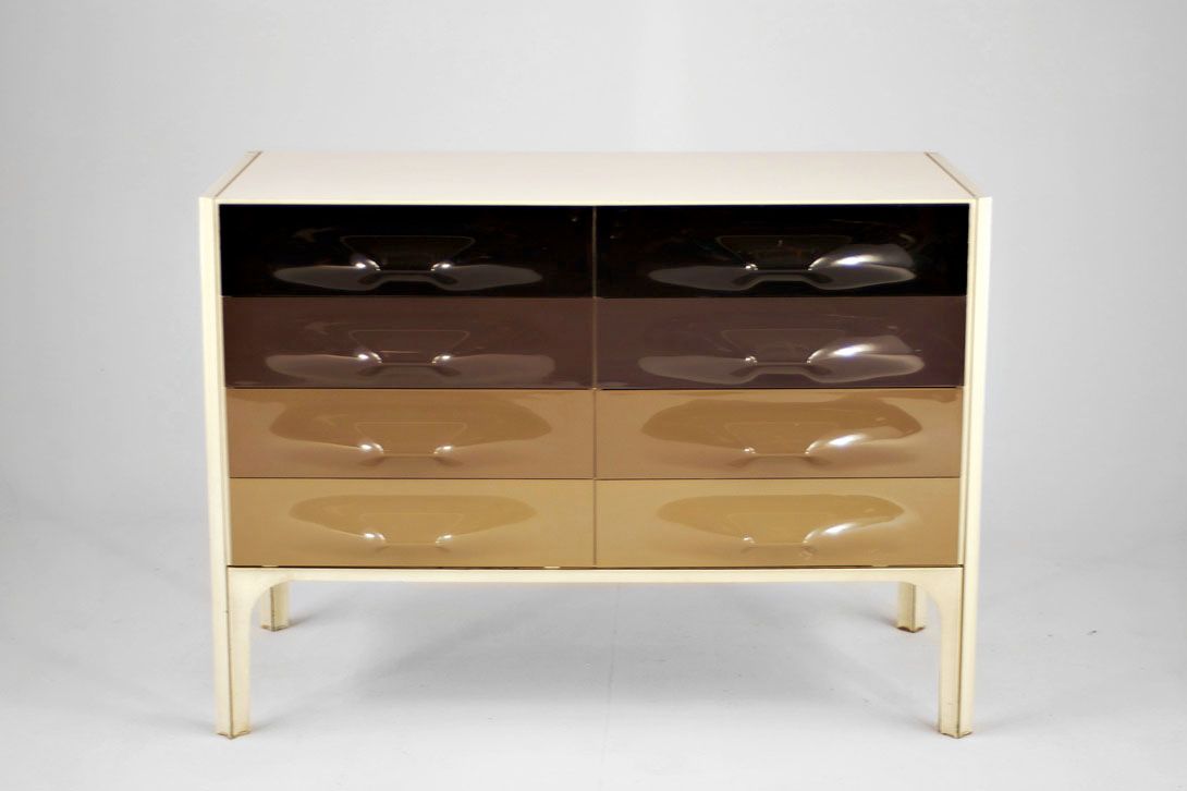 Foto Raymond Loewy Plastic Sideboard Color Gradient 1962 w105