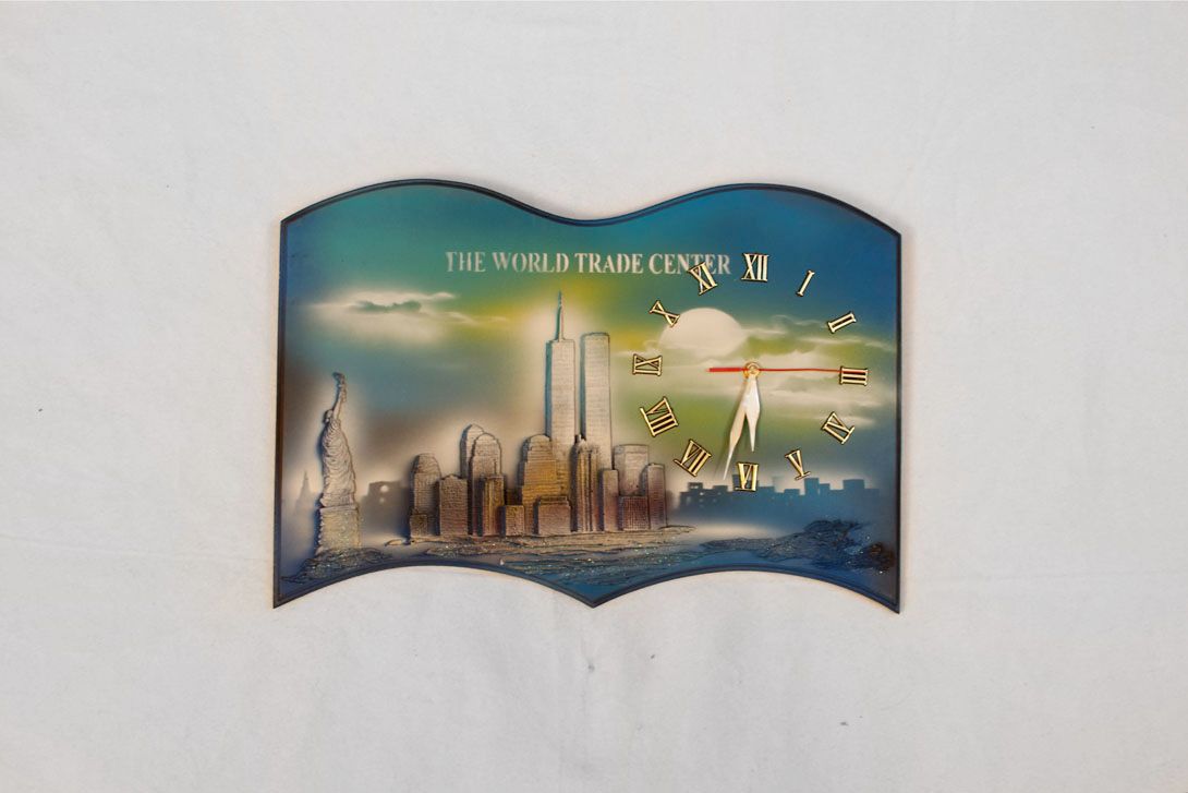 Foto Clock Painting on Wood, World Trade Center Airbrush h30x48