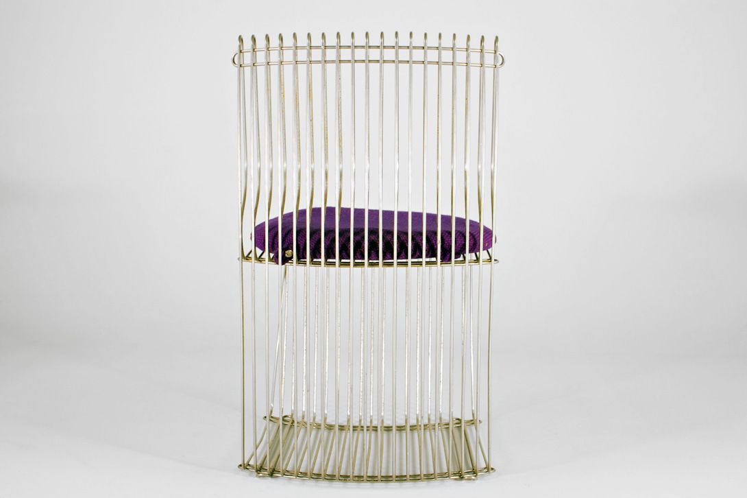 Foto Chrome Panton Wire Chair 113T with Purple Seat Cushion