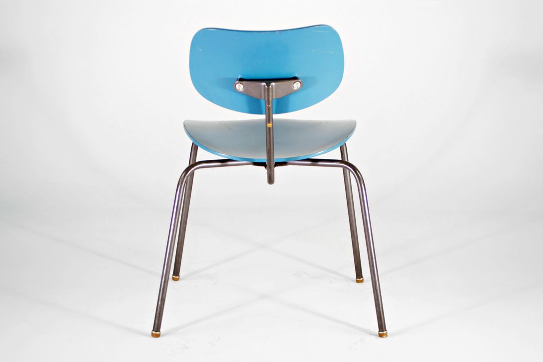 Foto Blue SE 68 Chair with Black Steel Tube Legs
