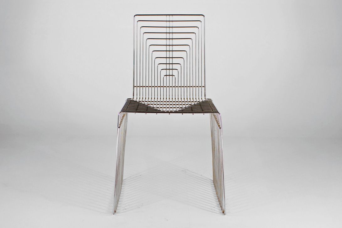 Foto 1970&#8217;s Chrome Wire Chair Inspired by Grilling Grids