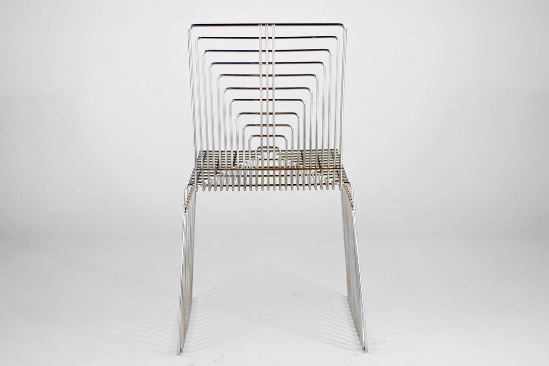 Foto 1970&#8217;s Chrome Wire Chair Inspired by Grilling Grids