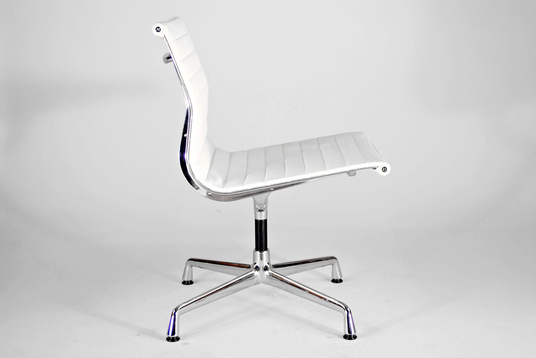 Foto White Leather Eames Aluminum Chair EA 105