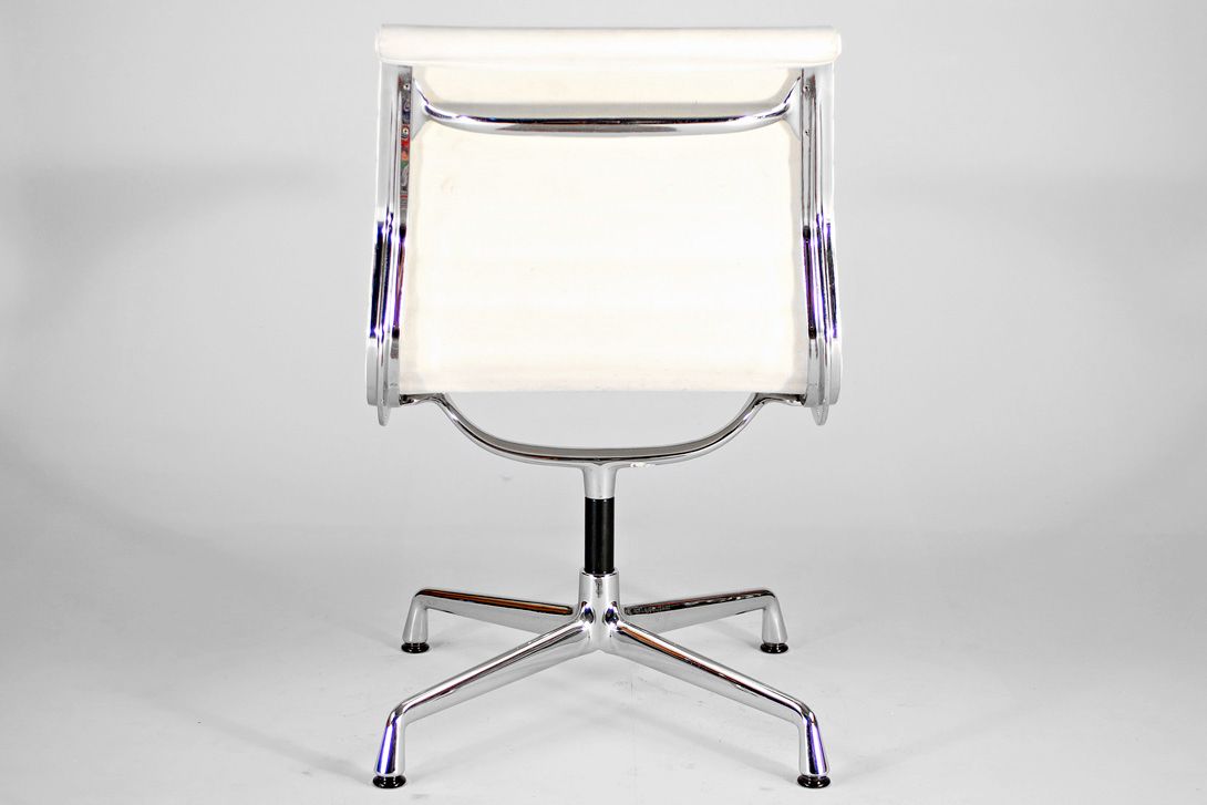 Foto White Leather Eames Aluminum Chair EA 105