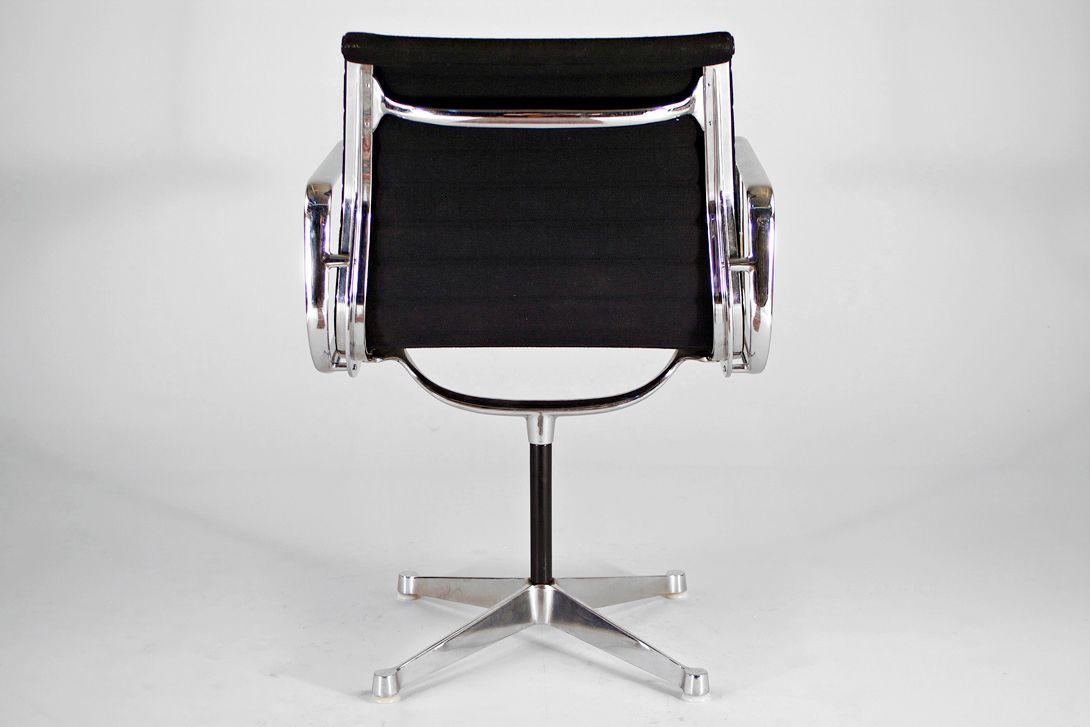 Foto Black Eames Hopsak Chair EA 107 with Aluminium Frame