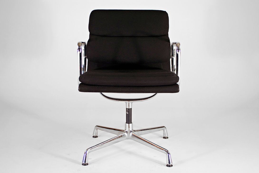 Foto Black Fabric Eames Soft Pad Chair EA 207