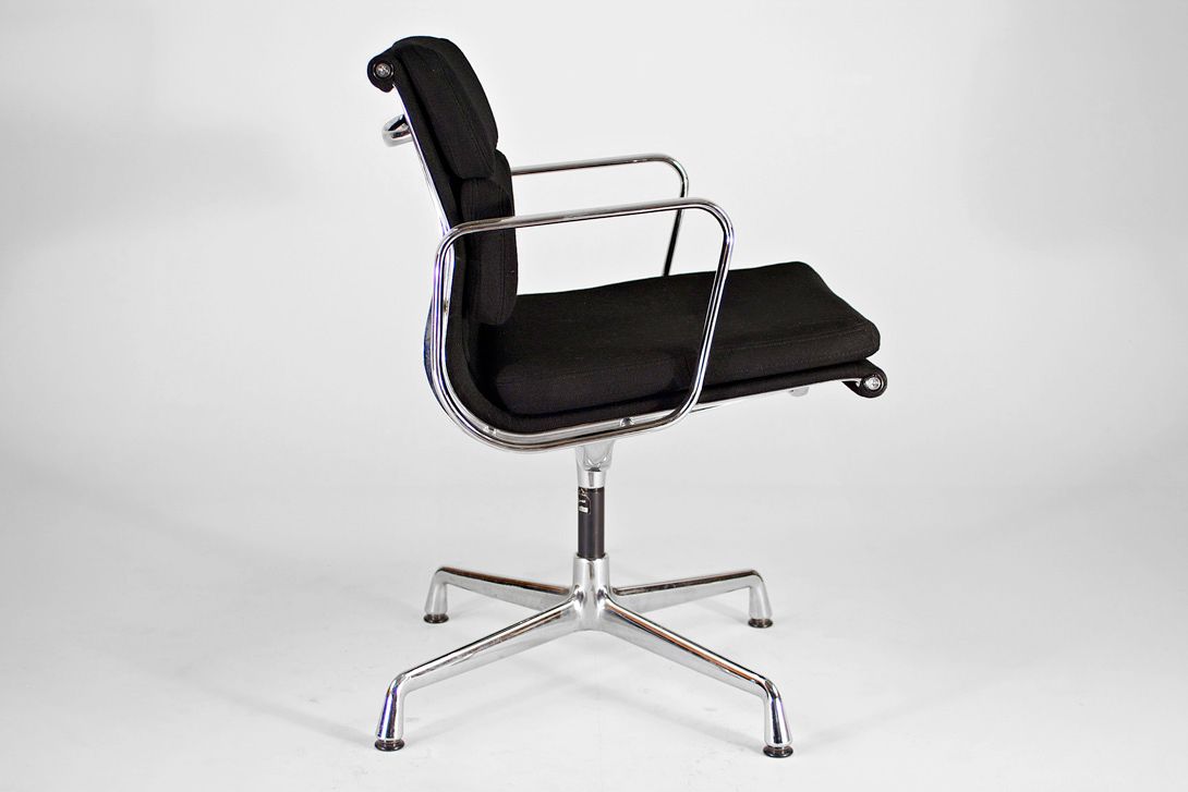 Foto Black Fabric Eames Soft Pad Chair EA 207