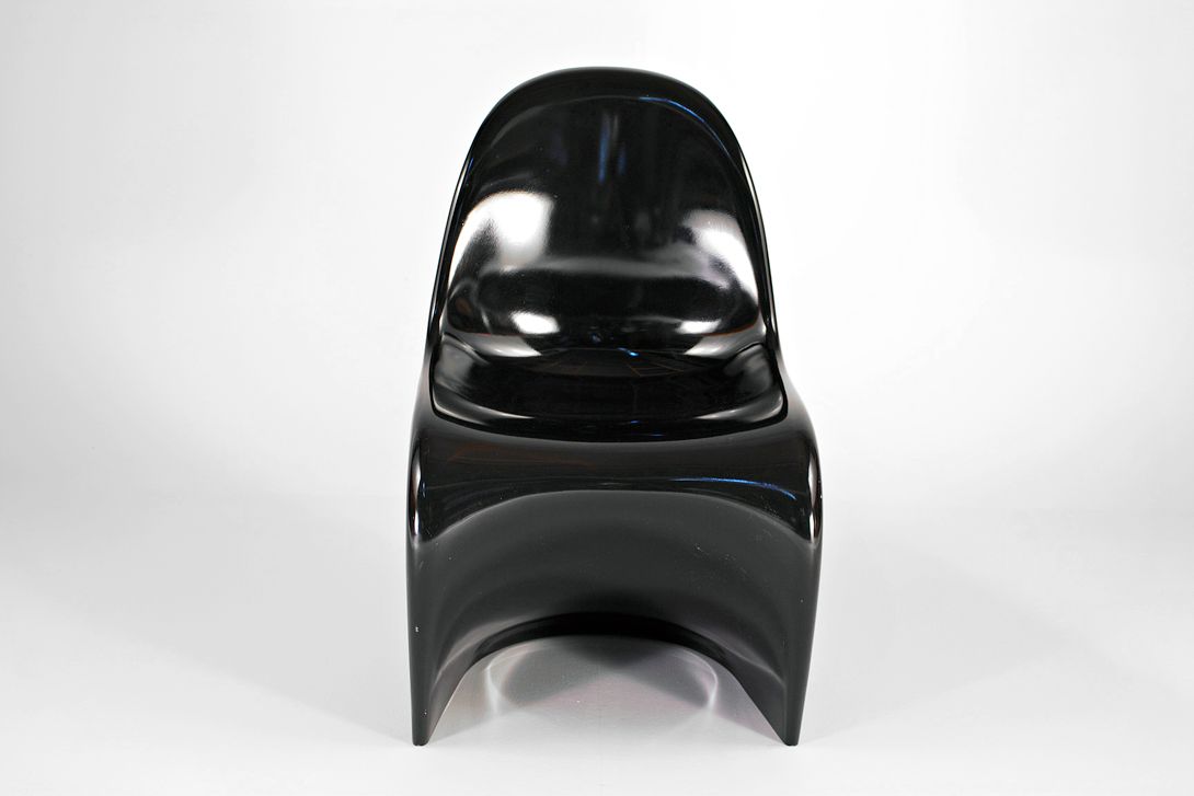 Foto Pitch Black Panton Chair, 1st Generation Polyurethane, 1967