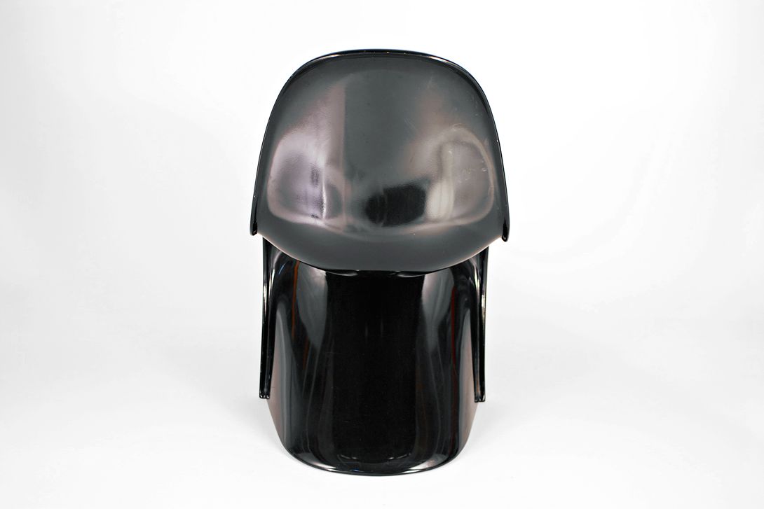 Foto Pitch Black Panton Chair, 1st Generation Polyurethane, 1967