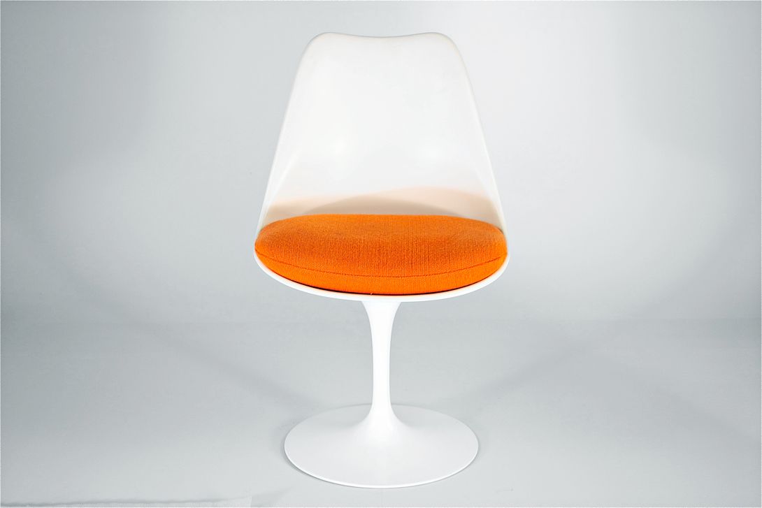 Foto White Saarinen Tulip Chair