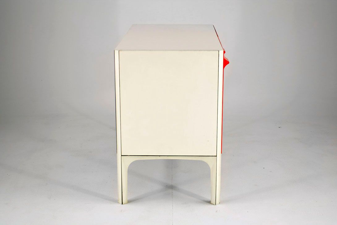 Foto Raymond Loewy Bicolor Plastic Sideboard 1960 w102