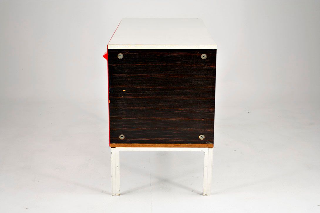Foto Raymond Loewy Bicolor Plastic Sideboard 1960 w102