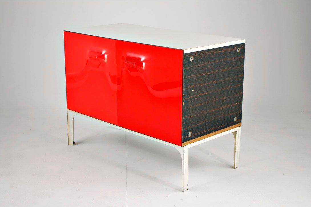 Foto Raymond Loewy Bicolor Plastic Sideboard 1960 w102