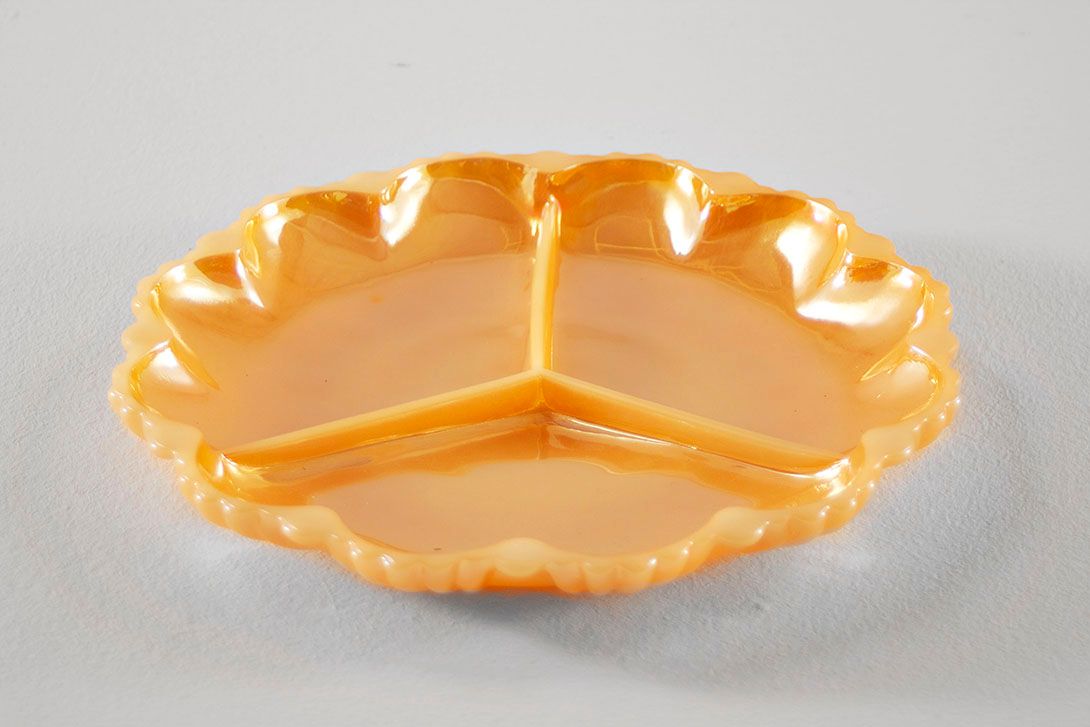 Foto Orange Flower Shaped Snack Bowl, Nacre Finish, 1972